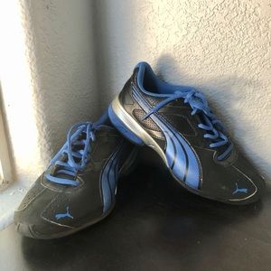 Boys size 4 super cool blue/black pumas